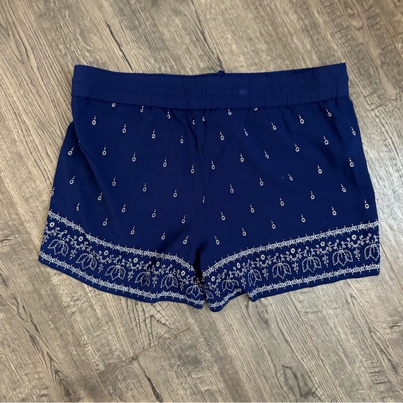 Loft Shorts - Picture 3 of 3